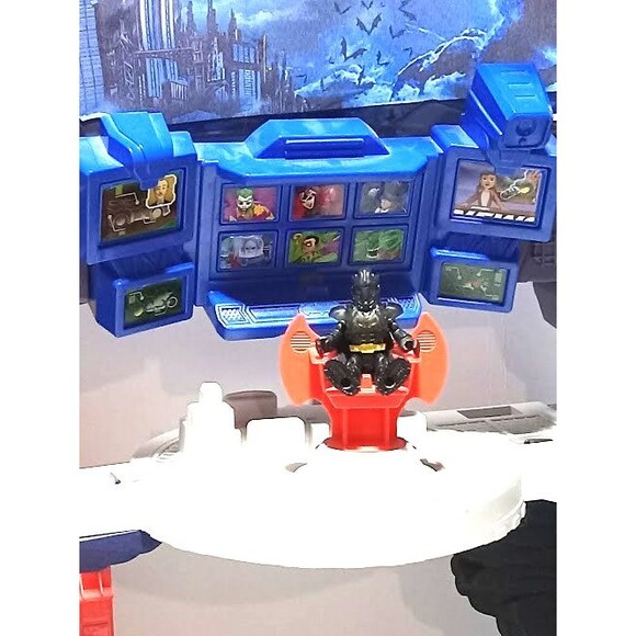 Imaginext DC Super Friends Batman Super Surround Batcave Playset - Picture 15 of 16